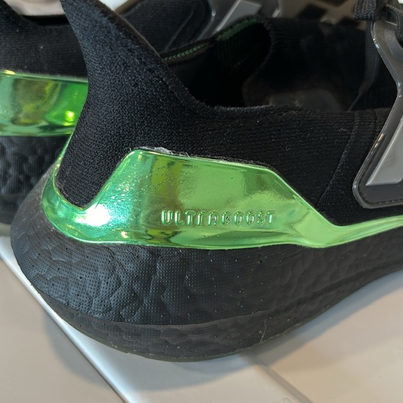 EUC Adidas Ultraboosts size men’s 11 - Picture 2 of 4